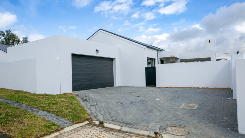 5 Modern Houses For Sale