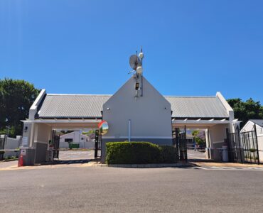 24-Hour guarded entrance